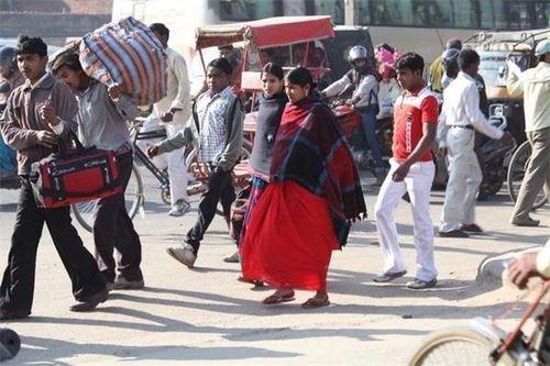 印度生活现状视频,繁华与困境并存